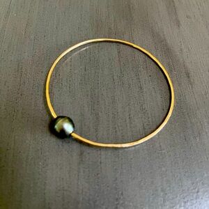 Gold Tahitian pearl bangle
